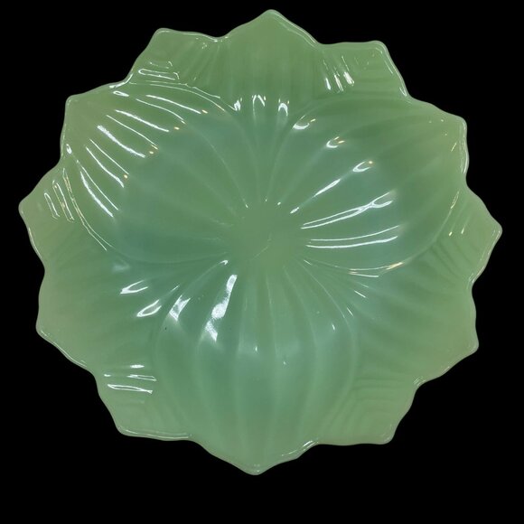 Set Of 3 Vintage Green Glass Leaf-Shaped Plates Decorative Tableware 8-Inch Diam - Picture 2 of 9